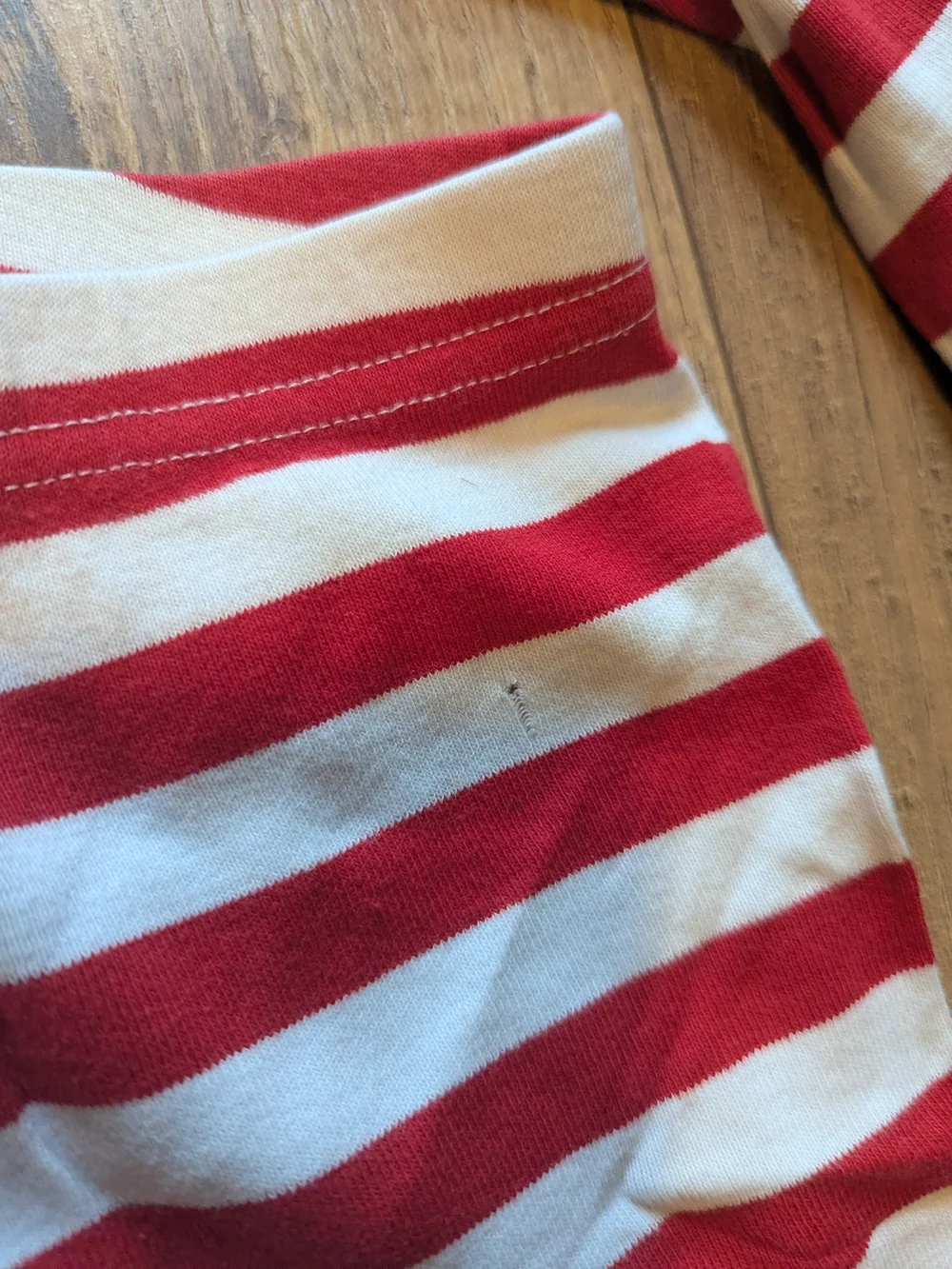 Hanna Andersson Red and White Striped Pajama Set with Green Trim 4Y 100 Cm Euro